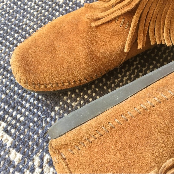 Minnetonka Tan Suede Fringe Booties US 6 - Picture 4 of 7